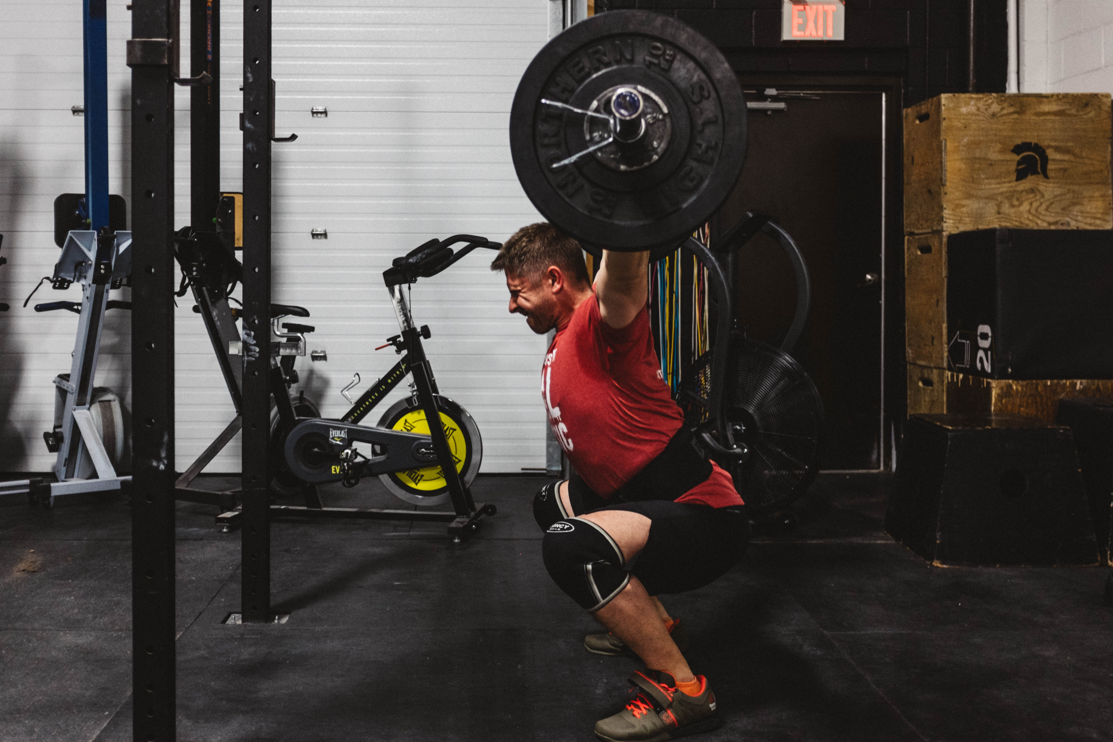 Man doing a clean and jerk at Crossfit Battlefield