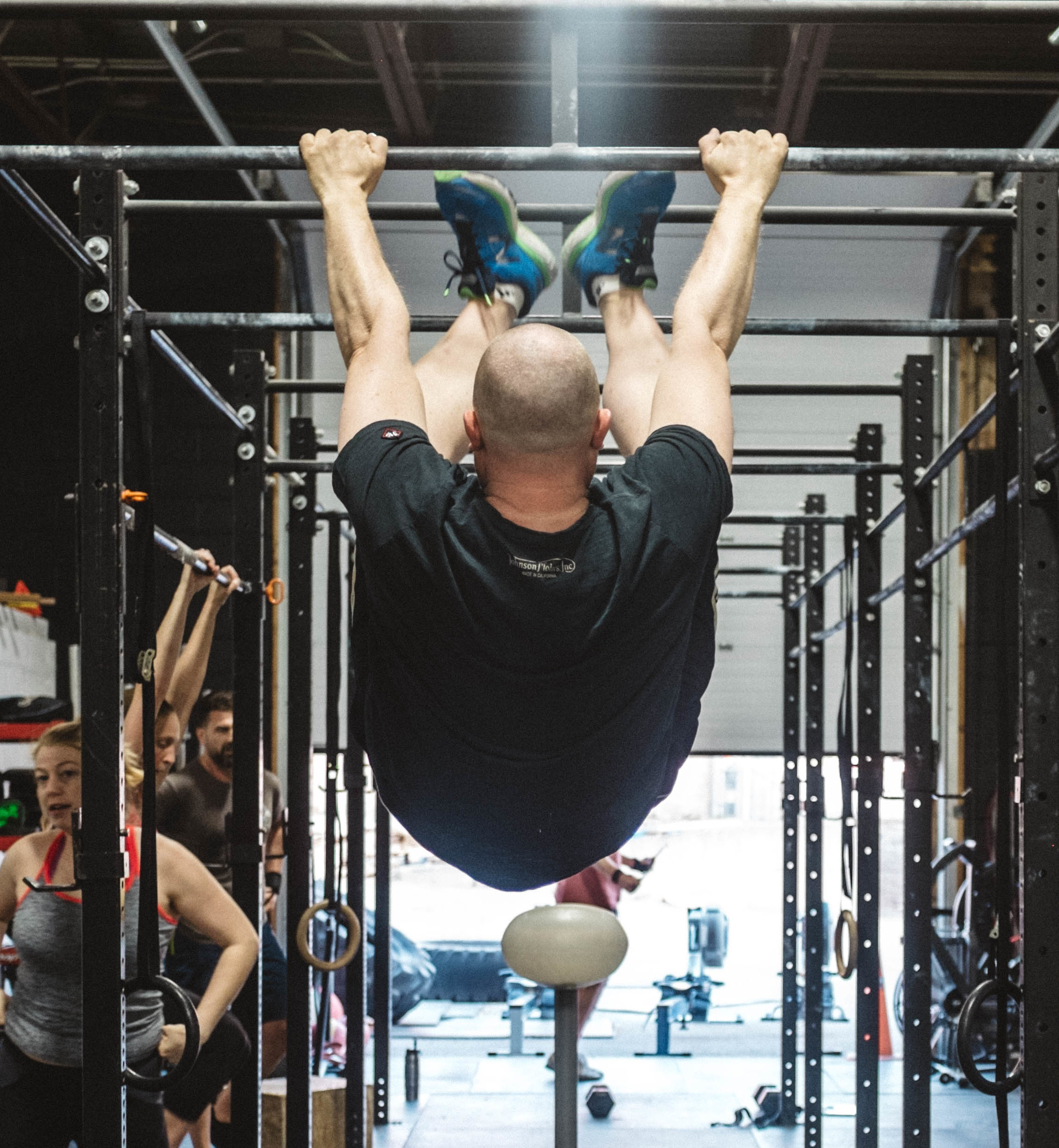 Man bringing his toes to the bar at Crossfit Battlefield in Stoney Creek, Ontario